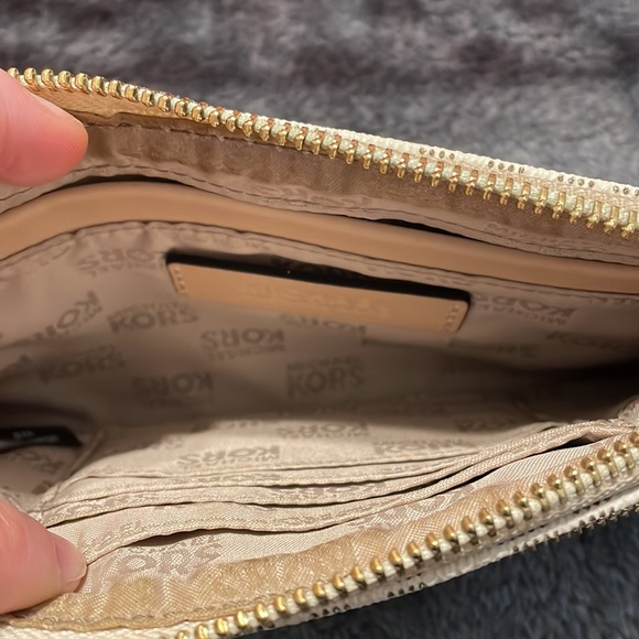 Michael Kors wristlet - Picture 4 of 5